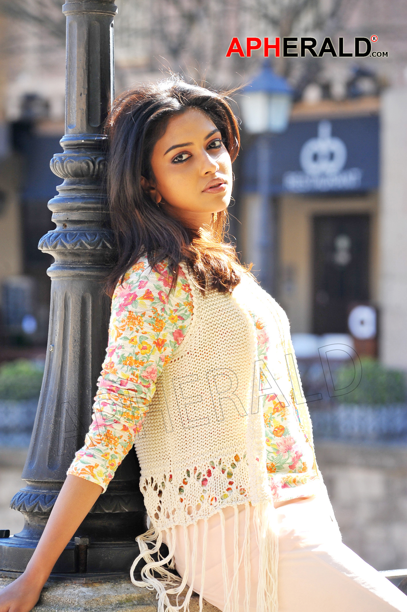 Idharammayilatho latest stills